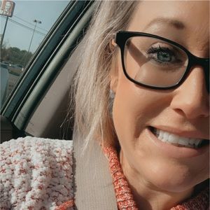 Meet your Posher, Leslie